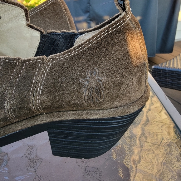 Fly London Tan Suede Slip On Shoes Wate Size 39 should be a 38 - Picture 7 of 9